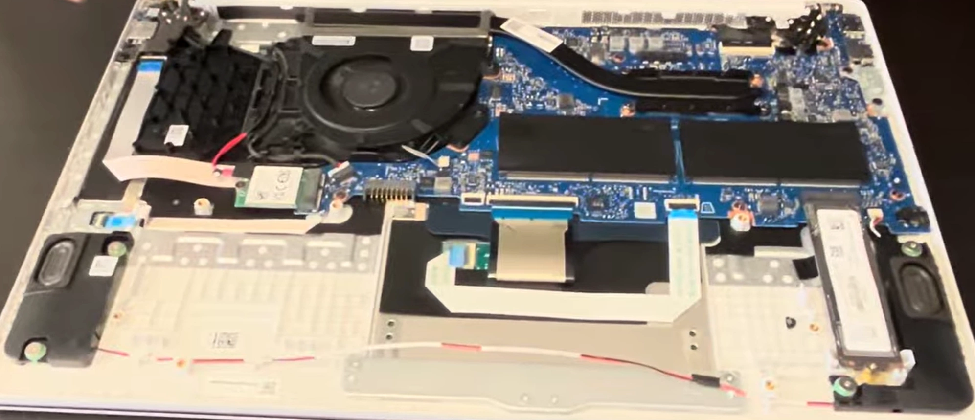 HP Omnibook 3 15 fn0105dx Complete Teardown: Upgrade RAM, SSD, LCD & More &ndash; Sell My Laptop for Cash